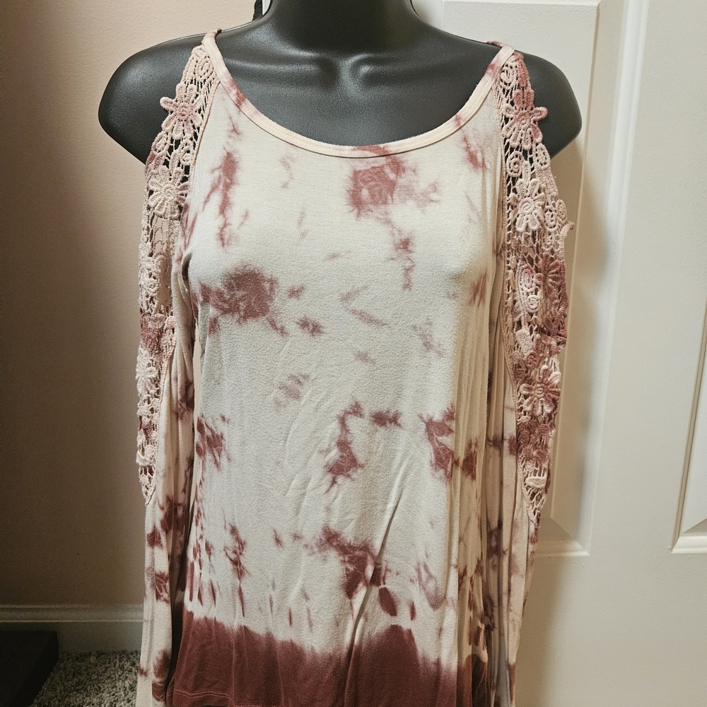 Chic Tie-Dye Cold Shoulder Blouse with Lace Embroided Sleeves